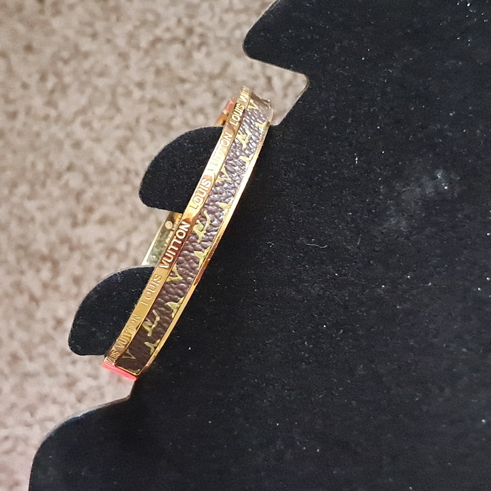 Fashion Desighn Gold and Brown Bracelet